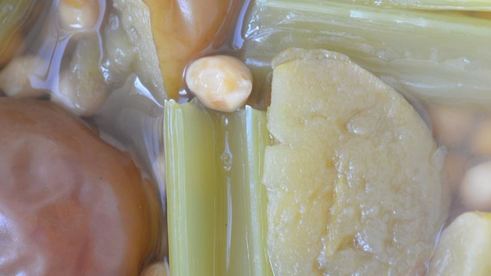 паштет из нута с яблоками и хлебцами из отрубей