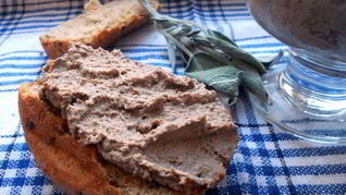 Паштет из печени, белого вина и шалфея