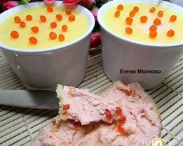Паштет из семги с красной икрой и белым вином