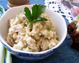 Паштет из вареных яиц и соленых груздей