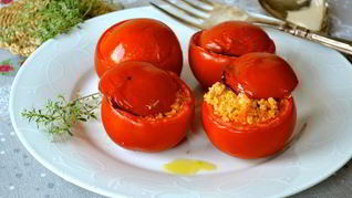 Помидоры, фаршированные кускусом и креветками