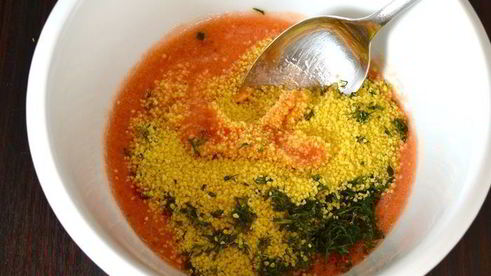 помидоры, фаршированные кускусом и креветками