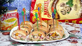 Блинные роллы с крабовыми палочками и кукурузой