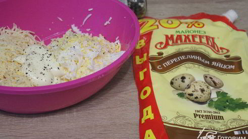 блинные роллы с крабовыми палочками и кукурузой