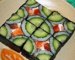 Домашний ролл Мозайка с лососем и огурцом