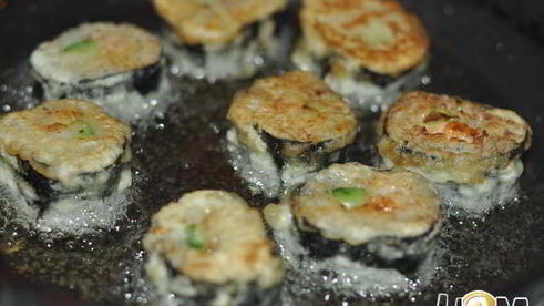 горячие роллы с креветками