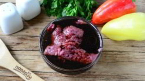 мясные роллы, фаршированные овощами