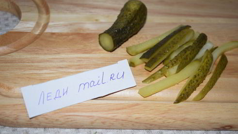 ролл с копчеными колбасками кабаноси