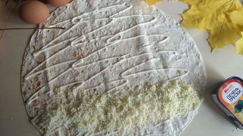 ролл с печенью трески