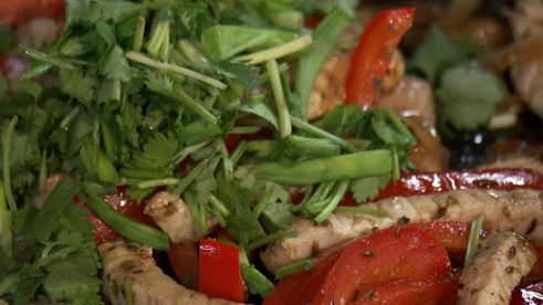 ролл со свининой