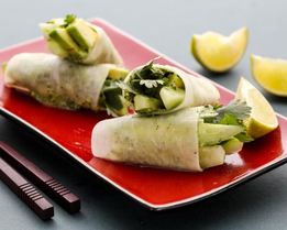 Роллы из дайкона с огурцом и авокадо