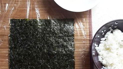 роллы с крабовым мясом и семгой