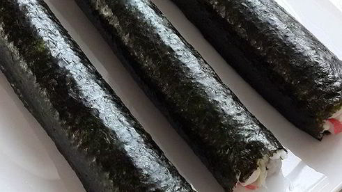 роллы с крабовым мясом и семгой