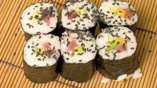 Роллы с тунцом и овощами