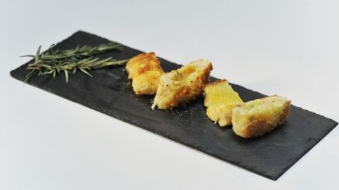 картофельный рулет с сырно-чесночной начинкой