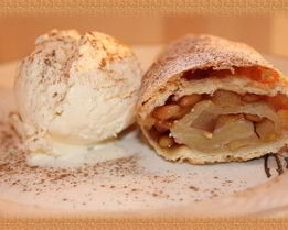 Коричный рулет с кедровыми орешками