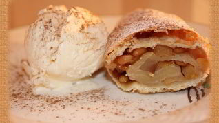 Коричный рулет с кедровыми орешками