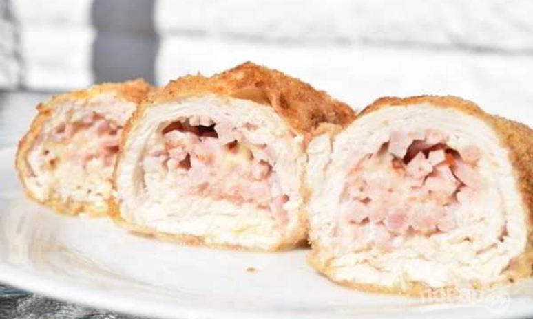 Рецепт куриного рулета с ветчиной и сыром