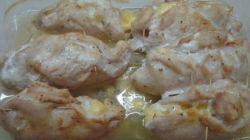 куриные рулетики с начинкой из перца и сыра