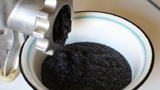 Маковый рулет с глазурью