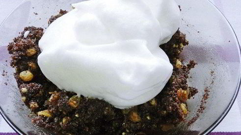 маковый рулет с глазурью