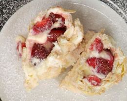 Меренговый рулет с клубникой