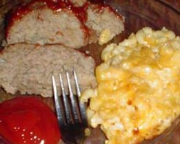 Мясной рулет и макароны с сыром