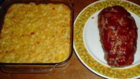 мясной рулет и макароны с сыром