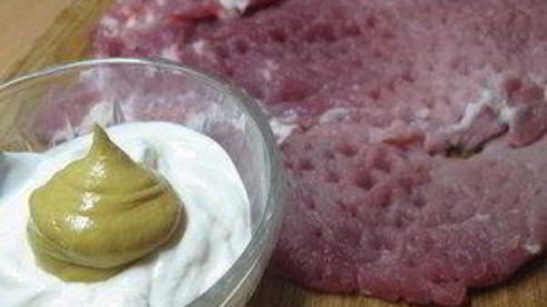 мясной рулет с черносливом и сыром