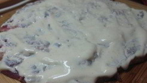 мясной рулет с черносливом и сыром