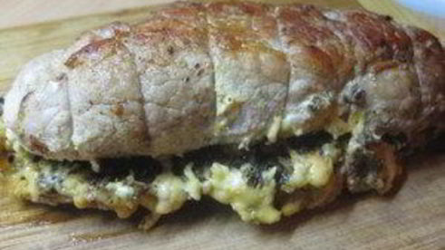 мясной рулет с черносливом и сыром