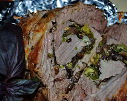 Мясной рулет с грибами и зеленью