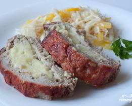 Мясной рулет с картофельным пюре