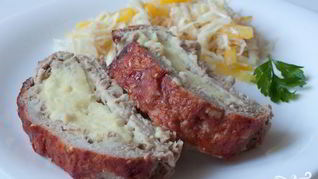 Мясной рулет с картофельным пюре