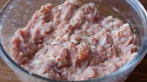 мясной рулет с картофельным пюре