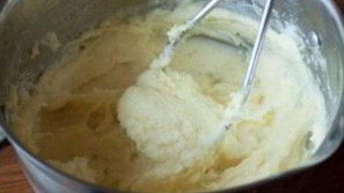 мясной рулет с картофельным пюре