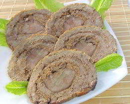 Мясной рулет с языком и орехами