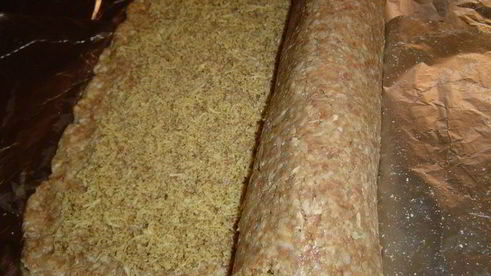 мясной рулет с языком и орехами