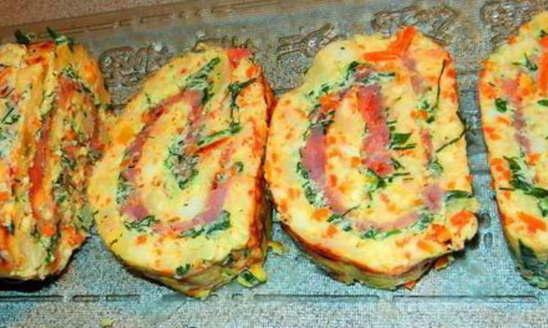 Рецепт праздничного сырного рулета с форелью