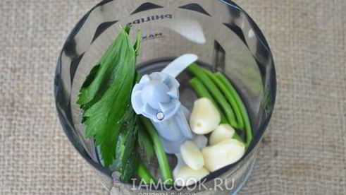 пряный рулет с сельдереем в мультиварке-скороварке