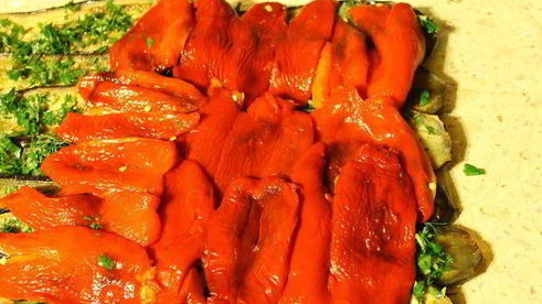 рулет из баклажанов и запеченного перца