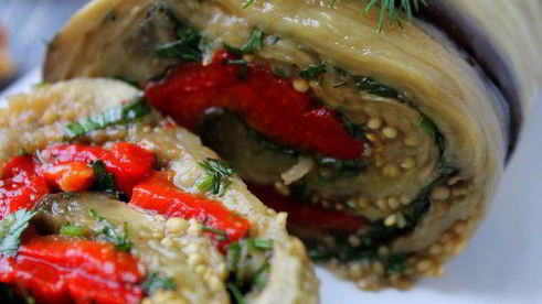 рулет из баклажанов и запеченного перца