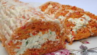 Рулет из болгарского перца с зеленью и творогом
