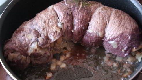 рулет из говядины с грибами