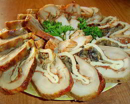 Рулет из курицы с омлетом и грибами