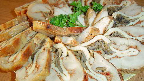 рулет из курицы с омлетом и грибами