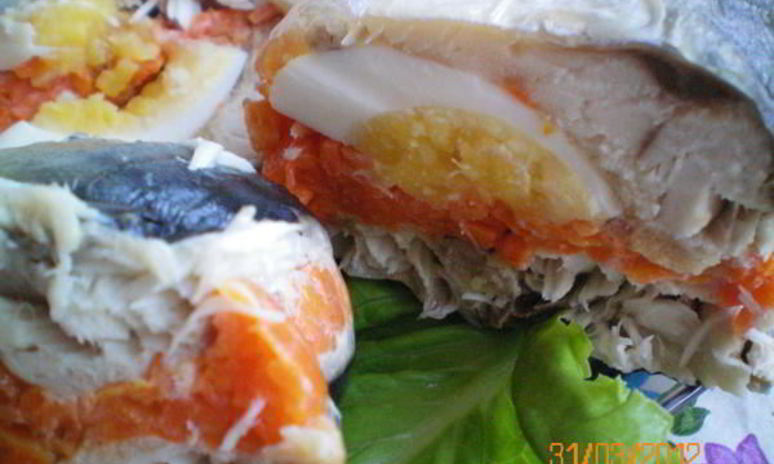 Рецепт рулета из скумбрии с морковью и яйцом