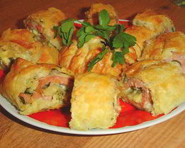 Рулет из слоеного теста на тему Я тебя слепила из того, что было