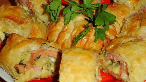 рулет из слоеного теста на тему я тебя слепила из того, что было