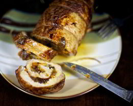 Рулет из свинины с овощами